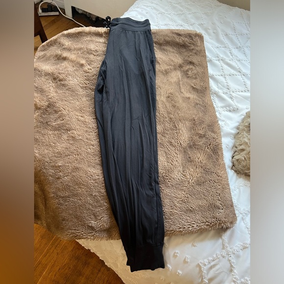 Black size 4 LULULEMON stretch high rise jogger - Picture 5 of 5